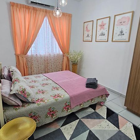 Faliza Adelia Residence カジャン エクステリア 写真